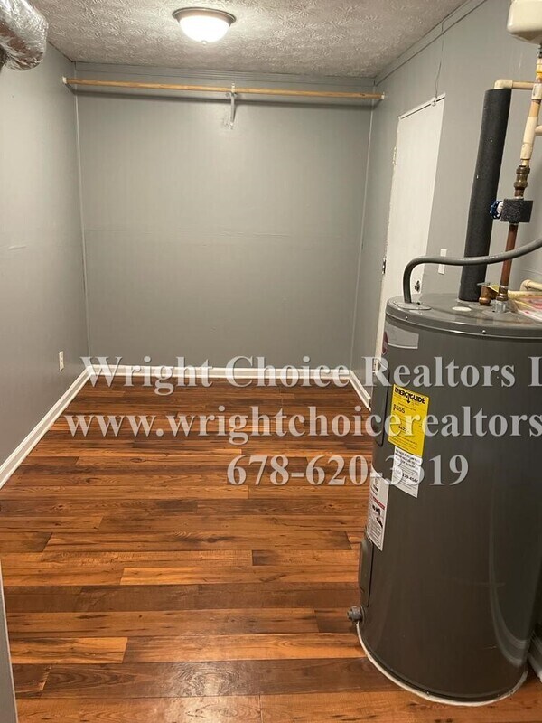 Building Photo - 1369 Red Cedar Trail