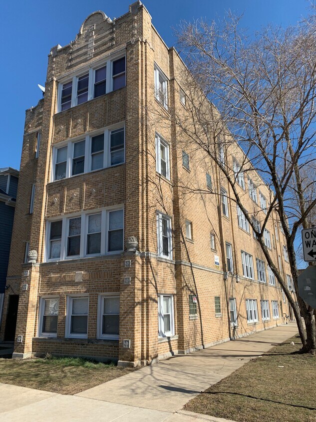 Primary Photo - 3518 W Cullom Ave