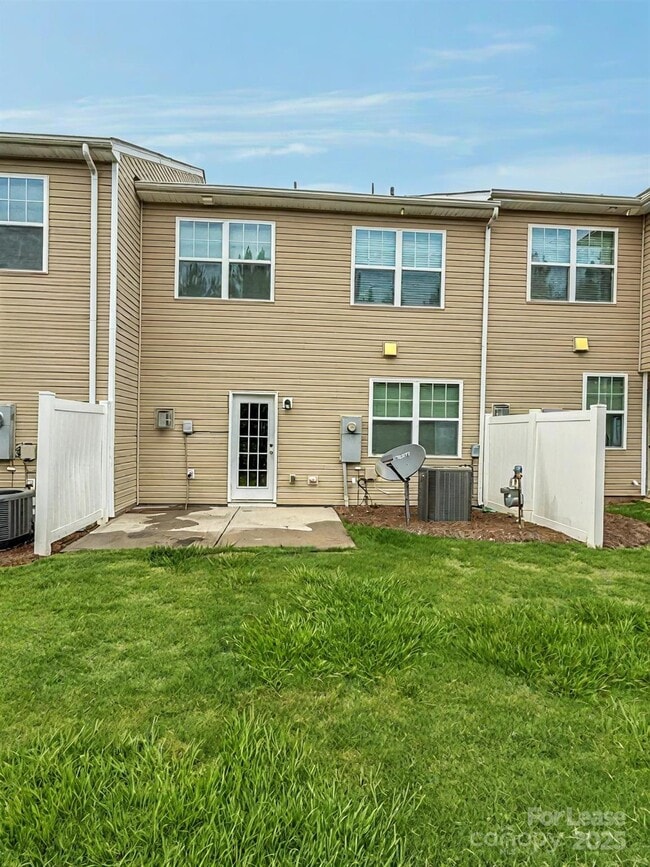 Foto del edificio - 2752 Sawbridge Ln