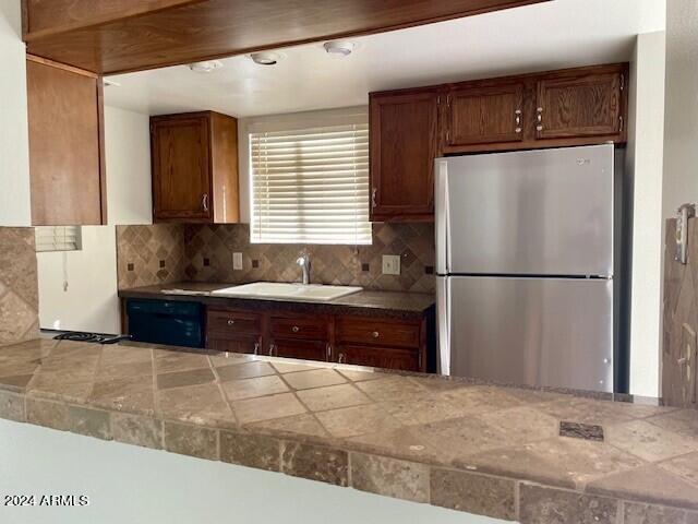 Building Photo - 850 S River Dr