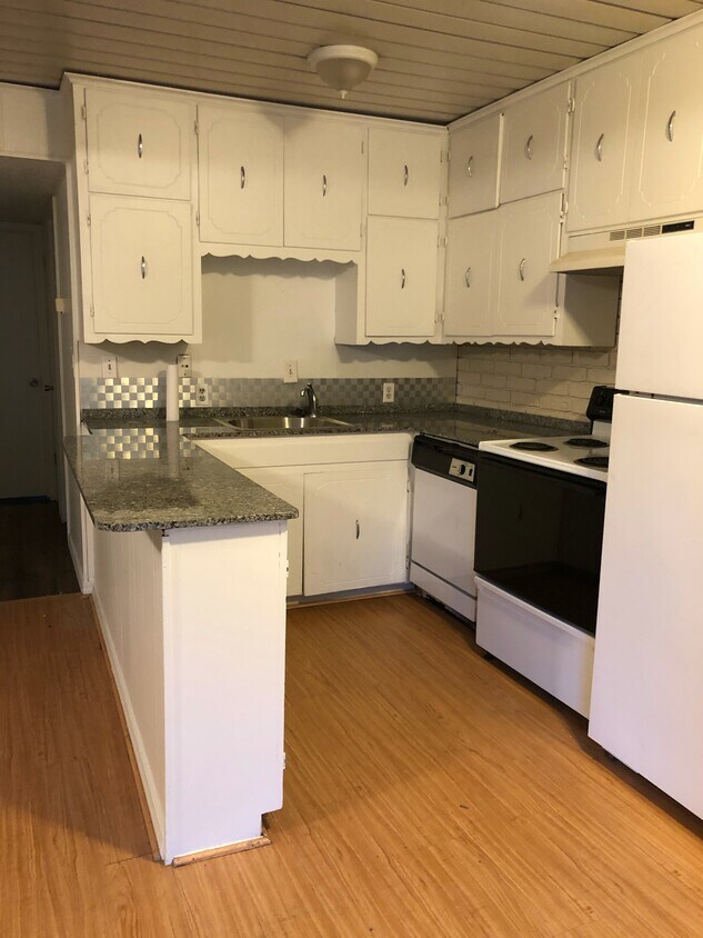 Foto principal - 970 W Berry St