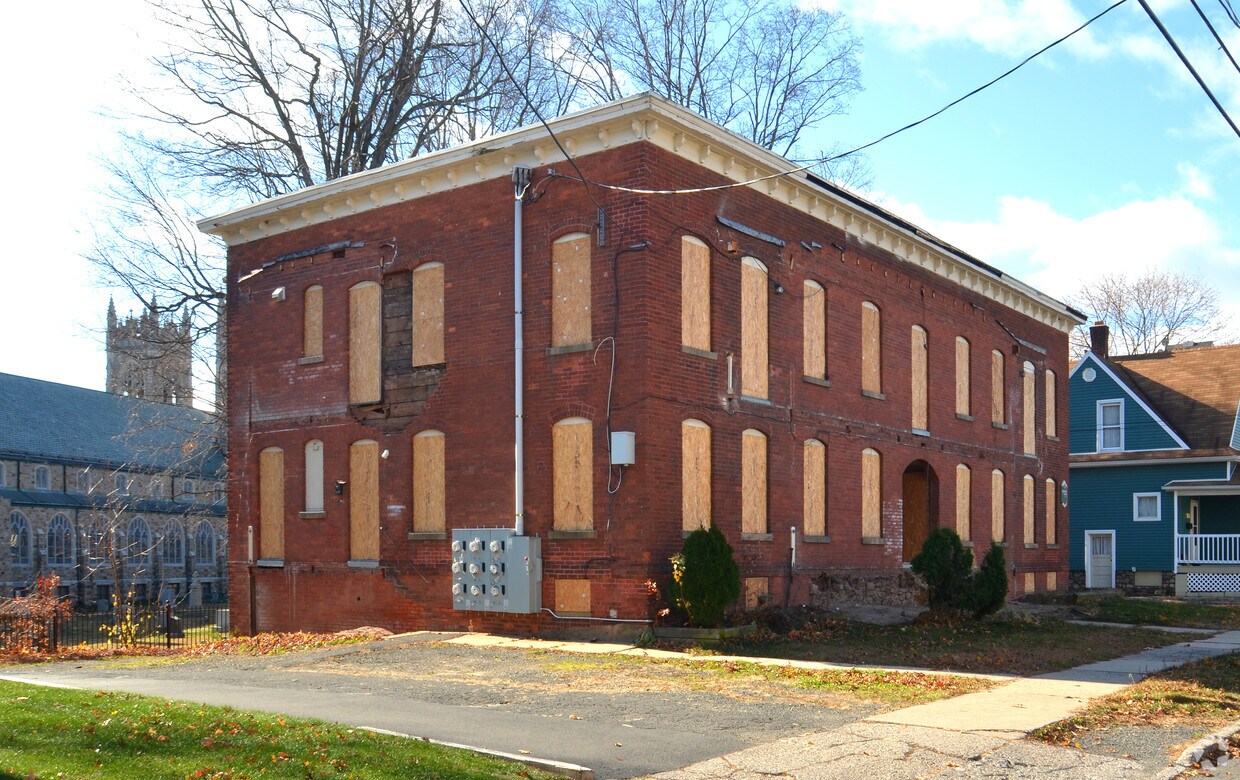 Building Photo - 44 Stearns St