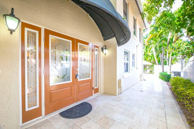 Building Photo - 247 S Ocean Blvd