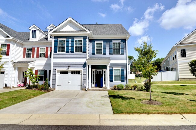 Building Photo - Immaculate End-Unit Townhome