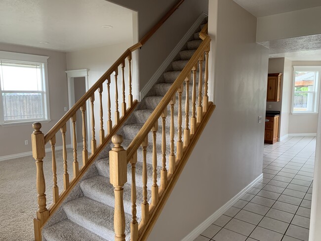 Entry - 295 W 300 N