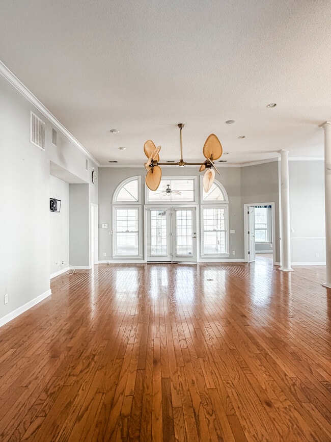 Building Photo - 338 Camden Cir