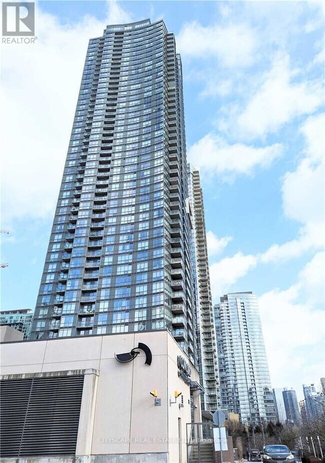 Building Photo - 11-5511 Brunel Ct