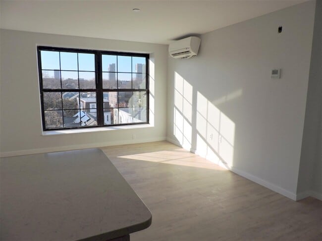 Building Photo - 9 Soden St