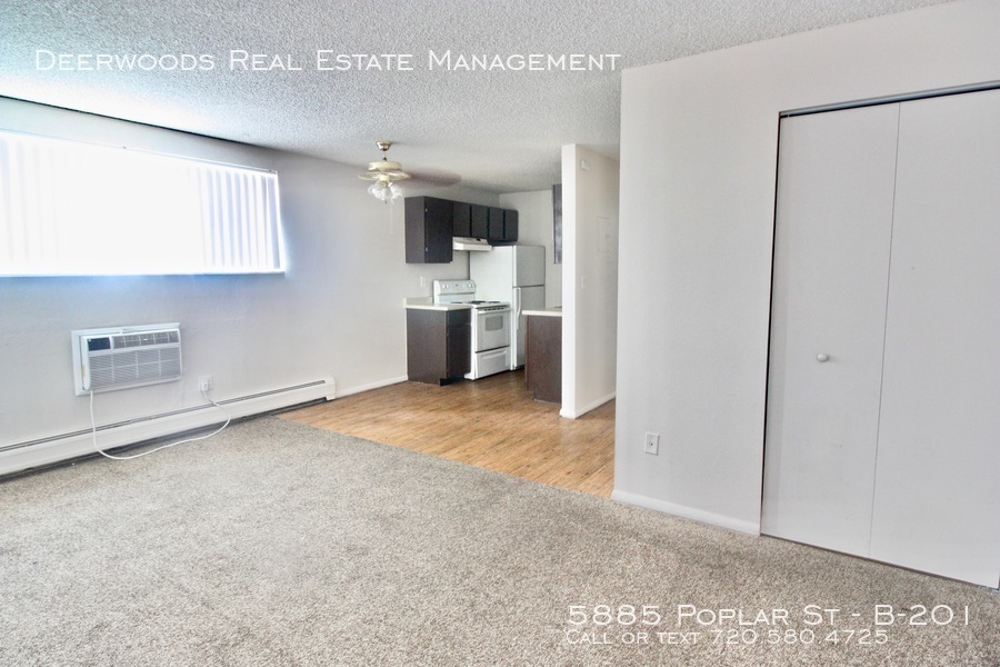 Primary Photo - 5885 Poplar St