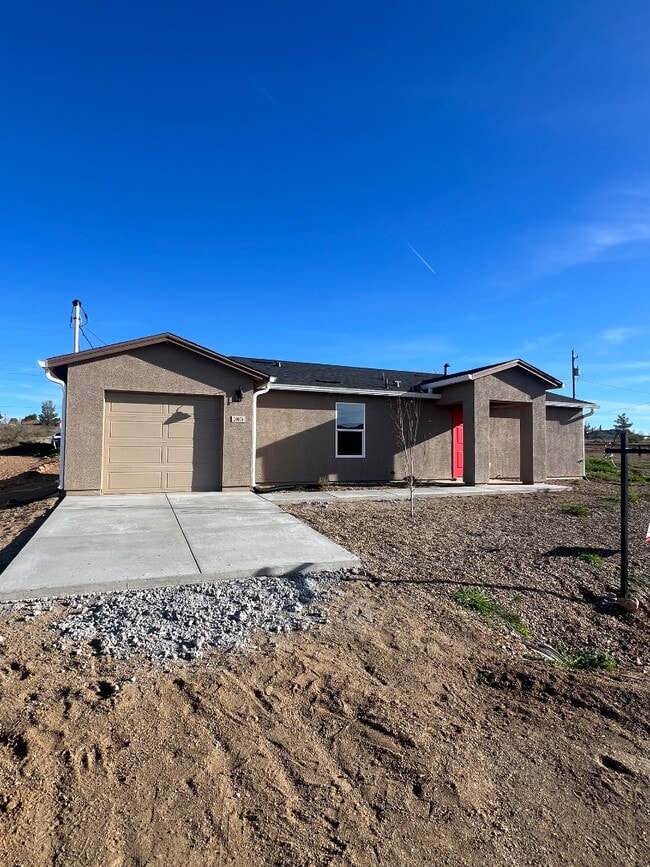 Building Photo - 20074 E Lakeside Rd