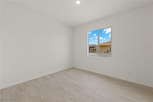 Foto del edificio - 2104 Embers Pkwy W