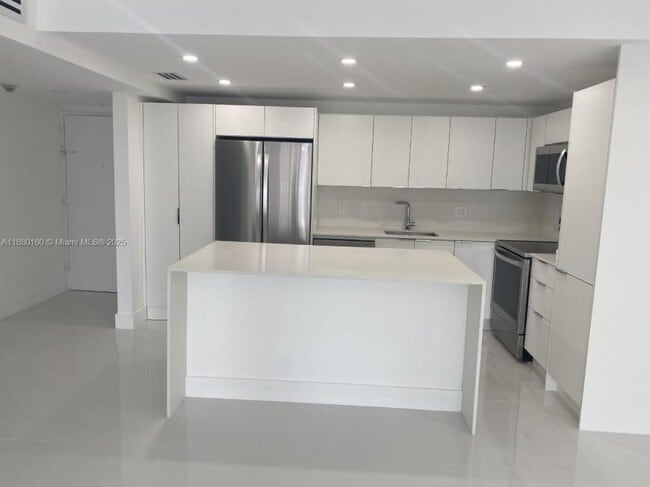 2 bedroom in Sunny Isles Beach FL 33160 - 2 bedroom in Sunny Isles Beach FL 33160 Apartment