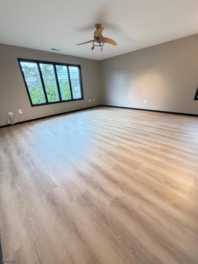 Building Photo - 226 Maple Ave