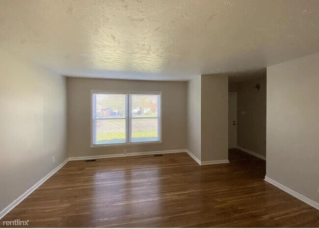 Foto del edificio - 2 br, 1.5 bath Duplex - 2082 Garden Spring...