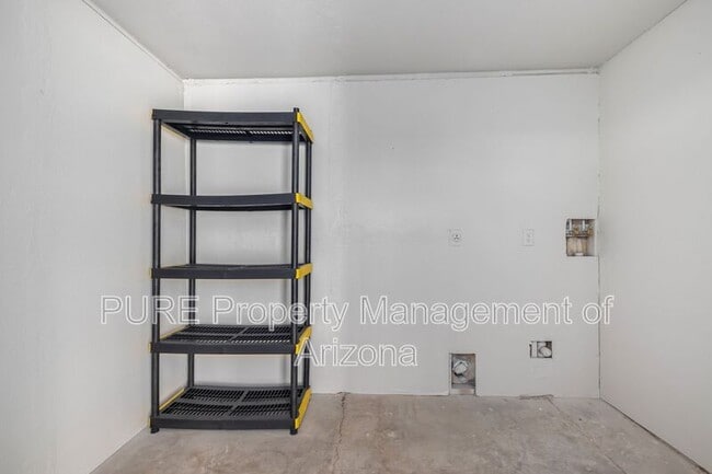 Building Photo - 4116 E Andorra Dr