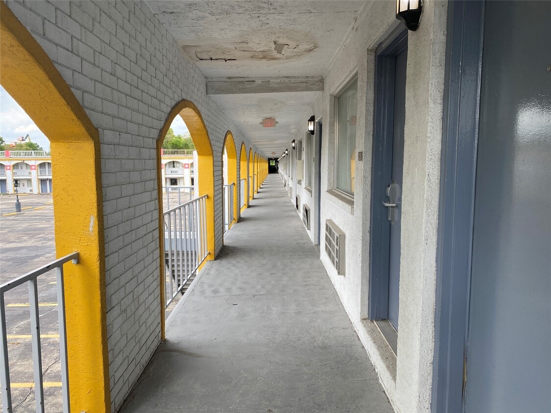 Building Photo - 15919 East Fwy