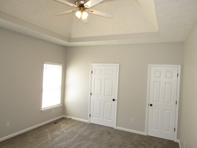 Building Photo - Turners Point with 2 car garage, deck!