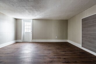 Building Photo - 512 Avon St