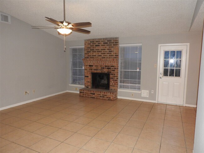 Foto del edificio - 14403 Cypress View Dr