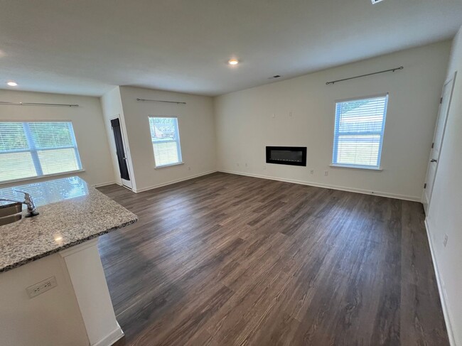 Building Photo - 2427 Hyacinth Ln