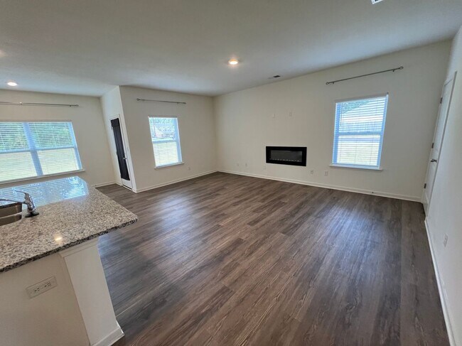 Foto del edificio - 2427 Hyacinth Ln