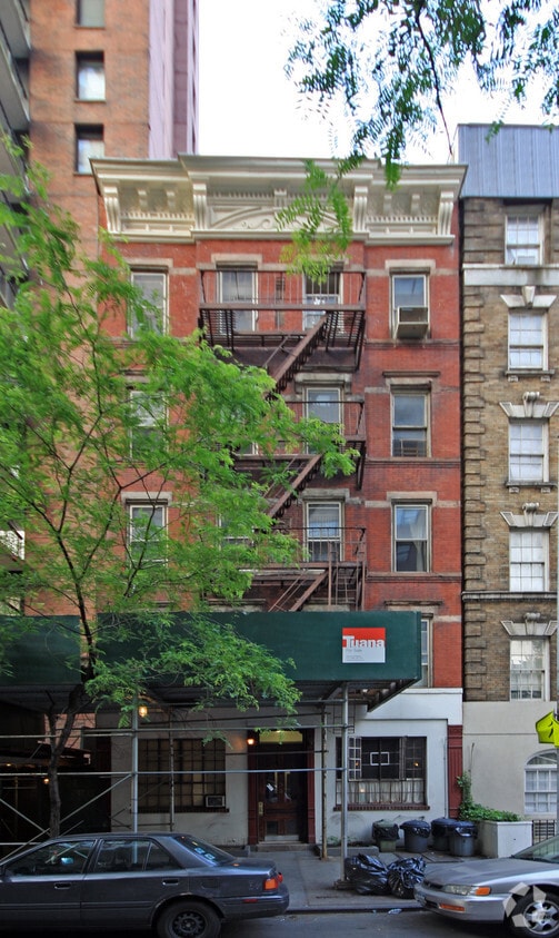 Primary Photo - 554 E 82nd St