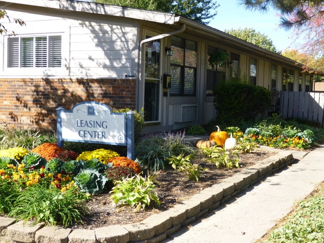 LEASING CENTER - Heathmoore - Indianapolis