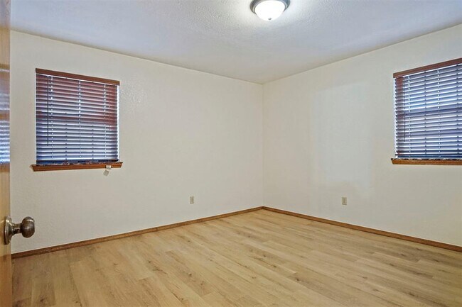 Foto del edificio - 1125 N Patterson Dr