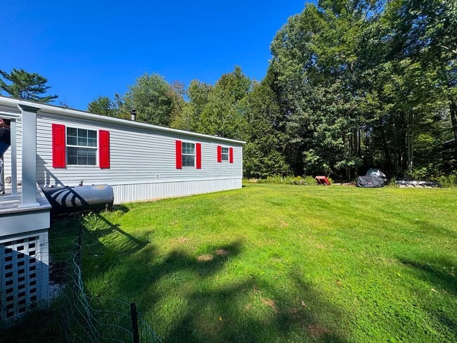 Building Photo - Quaint 2 Bed 2 Bath Home