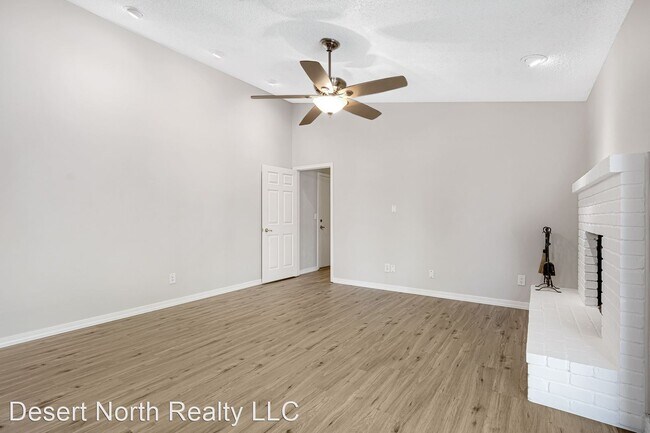 Building Photo - 3 br, 2 bath House - 6401 E Juniper Avenue