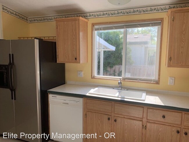 Building Photo - 3 br, 2 bath House - 1221 SE Seaport Cir.