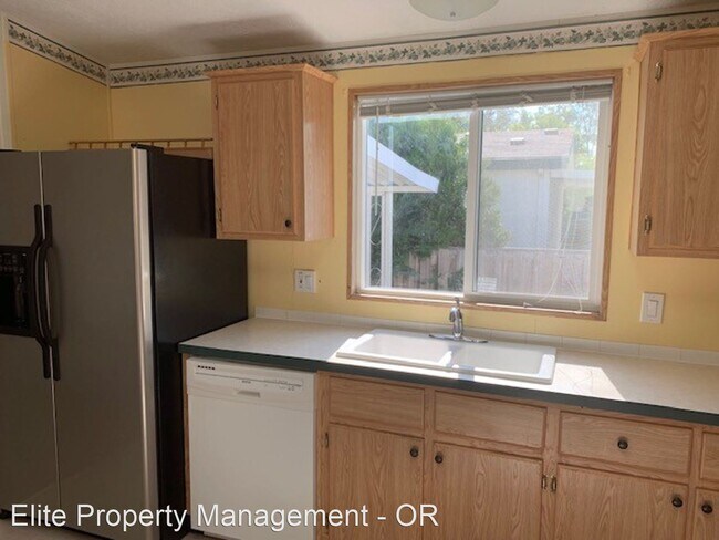 Foto del edificio - 3 br, 2 bath House - 1221 SE Seaport Cir.