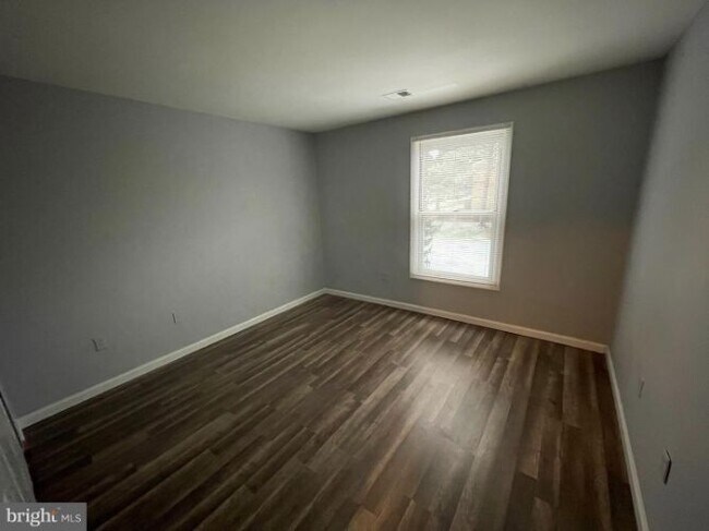 Building Photo - 824 Quince Orchard Blvd