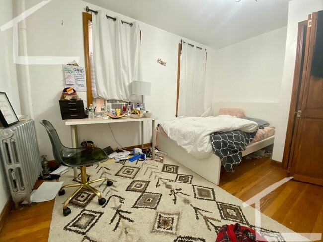 Building Photo - HOT BRIGHTON LISTING!!!!