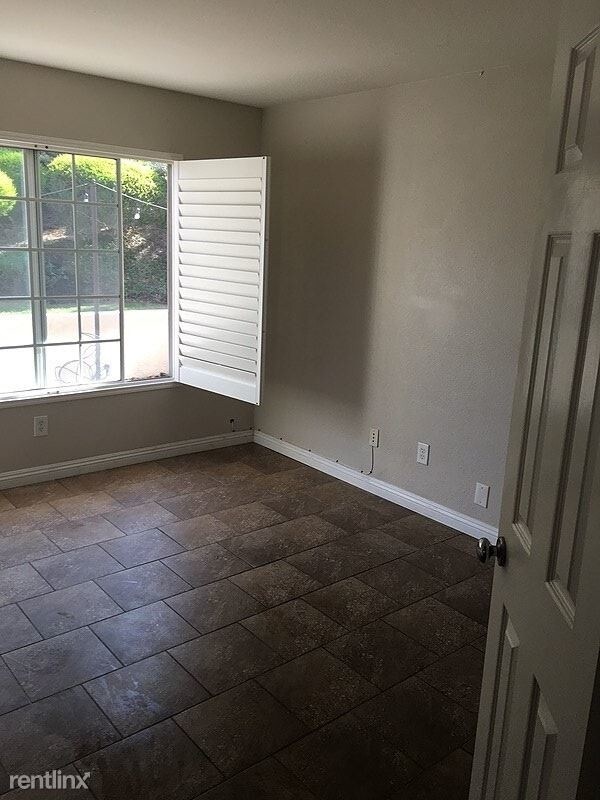 Foto del edificio - 1046 S Dewcrest Dr