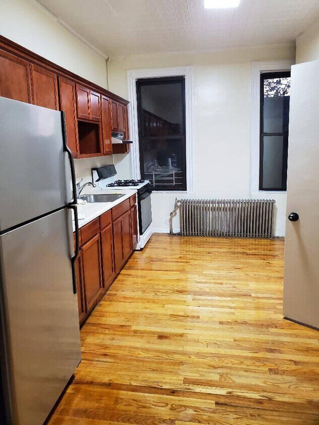 Foto principal - 59-28-59-56 56th St