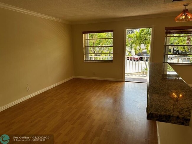 Foto del edificio - 1125 NE 16th Pl