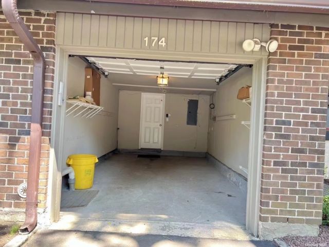 Building Photo - 174 High Pond Dr