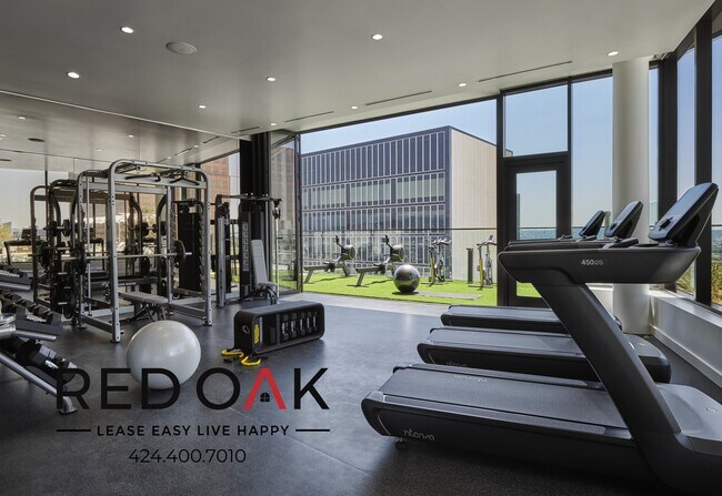 Foto del edificio - ~8 Weeks FREE~ Fully Furnished, Luxury Pri...
