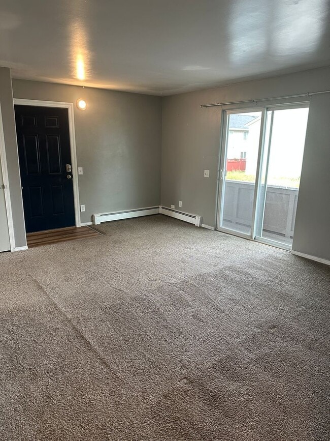 Available now 3 Bed/1 Bath - Heat included! - Available now 3 Bed/1 Bath - Heat included! Apartment