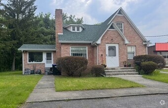 Building Photo - 99 Castle Creek Rd