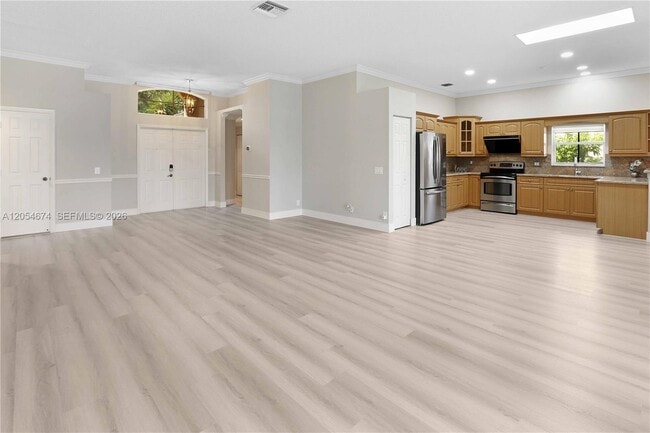 Foto del edificio - 4022 Pinewood Ln