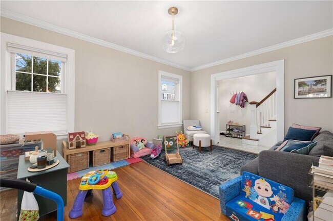 Foto del edificio - 422 Wayland Ave