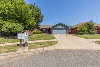 Building Photo - 2101 Harbor Dr