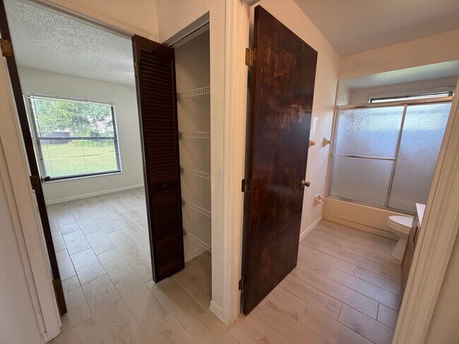 Building Photo - Peaceful Cul-de-Sac Living with a Spacious Backyard!