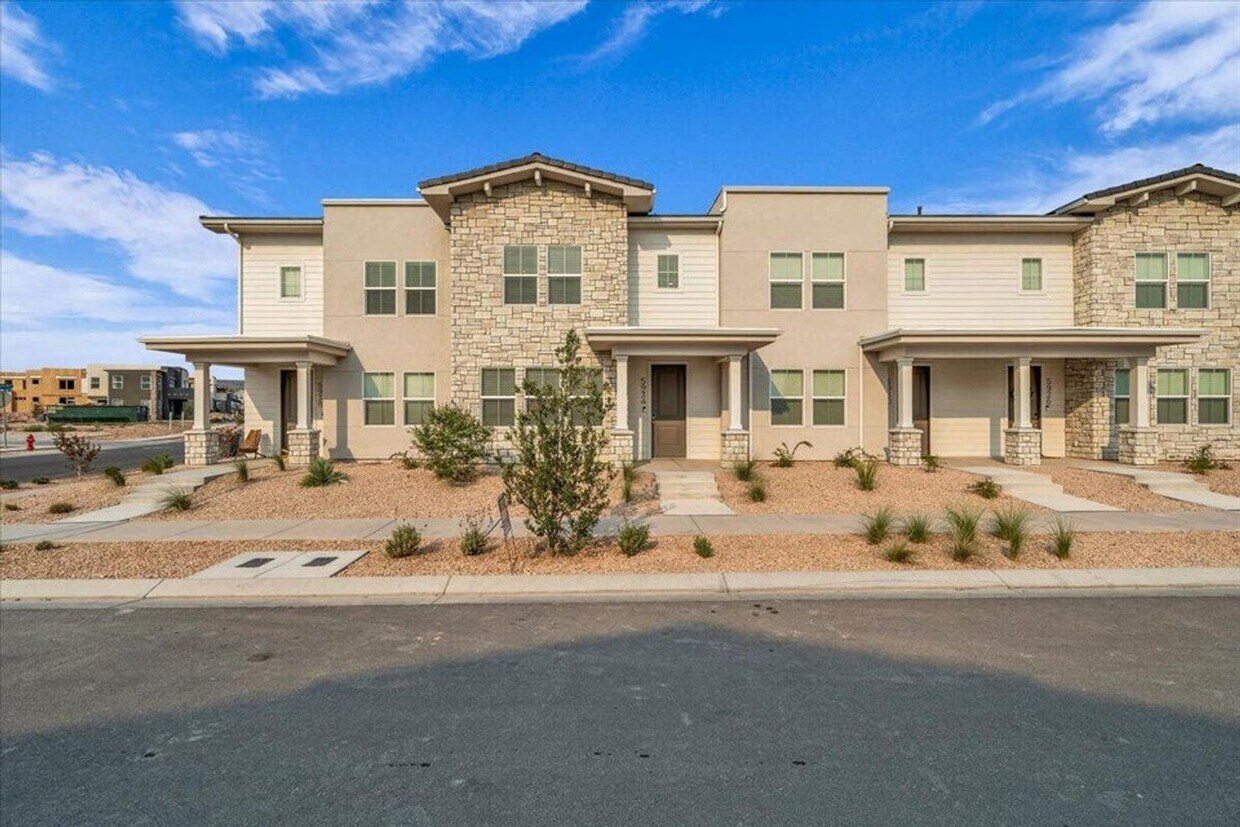 Primary Photo - Spacious 3-Bedroom Townhome With Lagoon Ac...