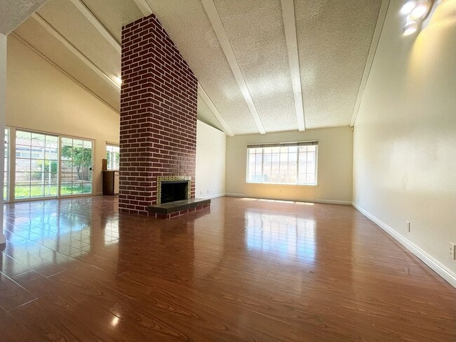 Building Photo - 16712 Stowers Ave