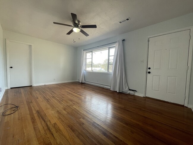 Foto del edificio - 1920 Charlton Dr