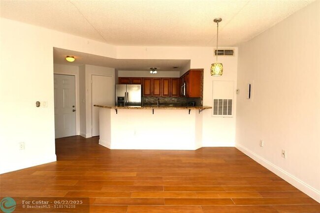 Foto del edificio - 2445 SW 18th Terrace