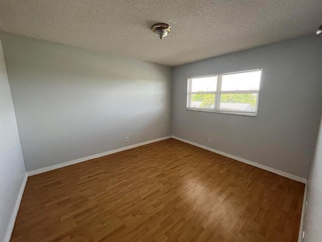 Foto del edificio - 2600 NE 1st Ln
